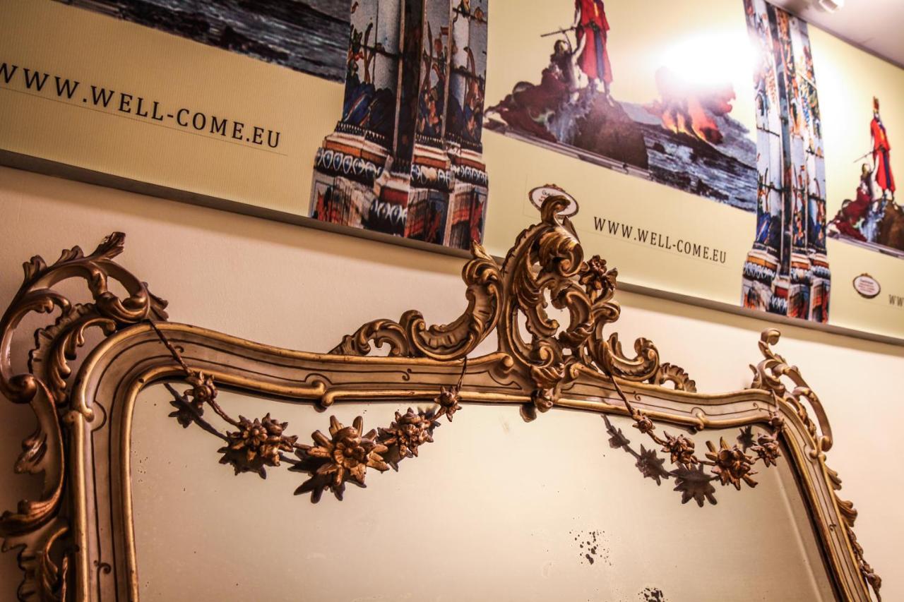 Well Come - Palazzo Reale Naples